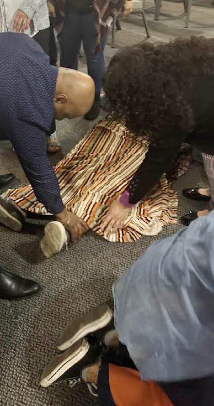 Dr Glenn praying